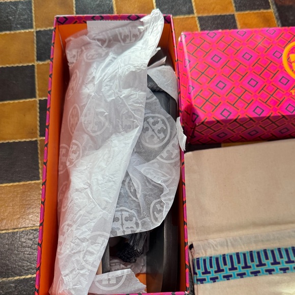 Tory Burch Charcoal Slide Sandals size 8. New in box - Picture 4 of 5
